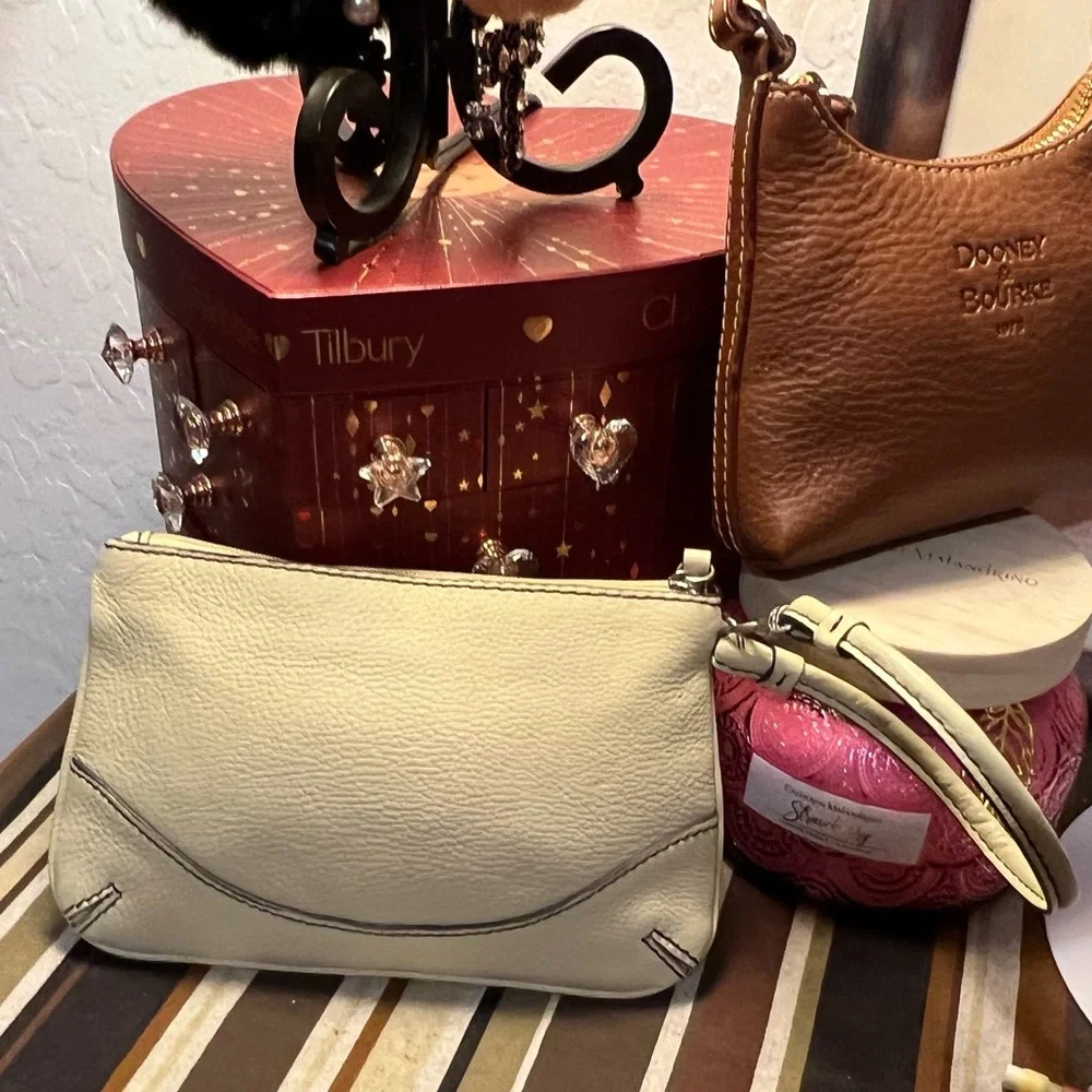 Cream Leather Wristlet